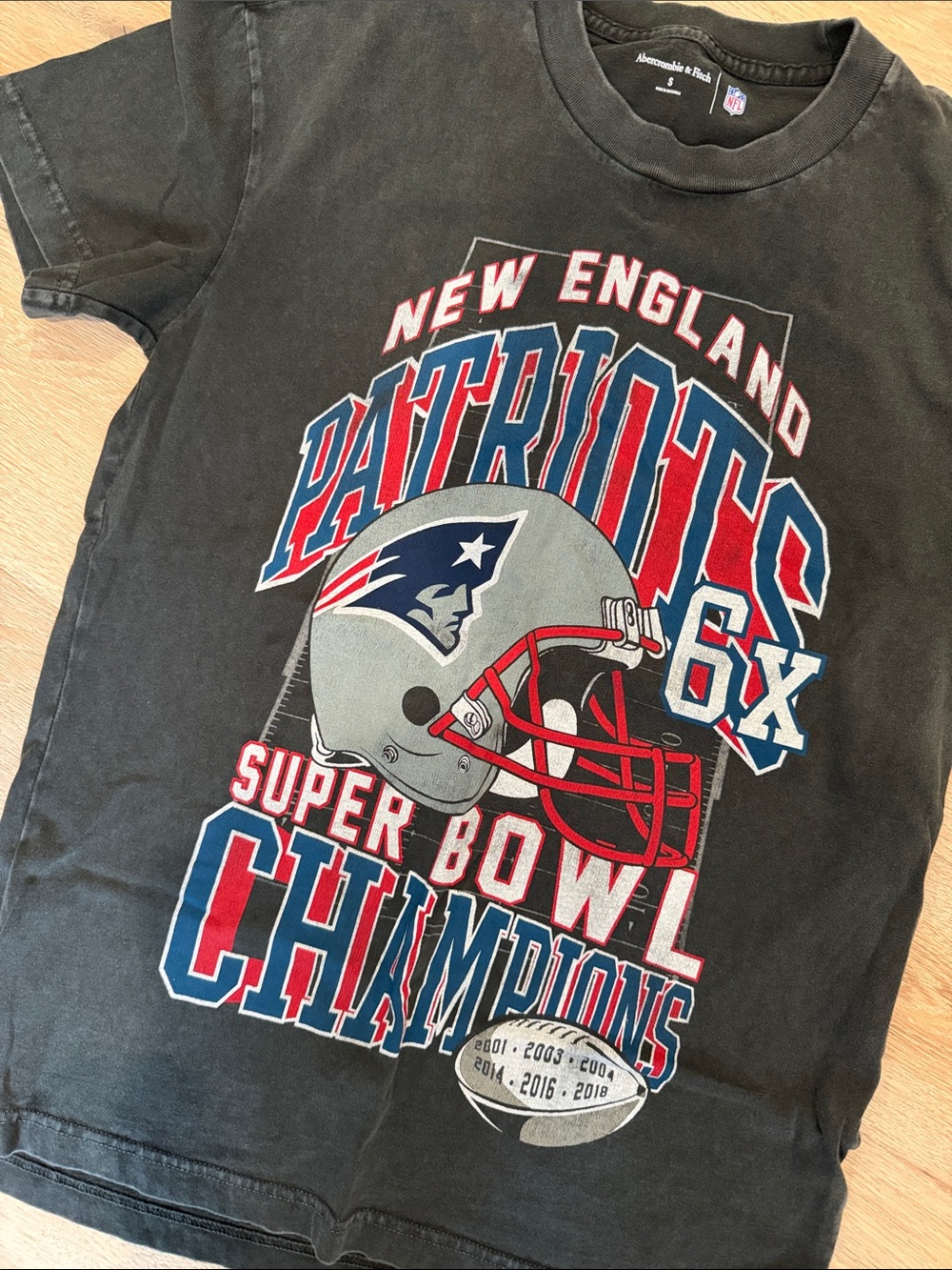 Abercrombie New England Patriots T-Shirt - Super Bowl Champions S - Picture 2 of 4